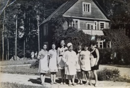 Poilsio namų valgyklos darbuotojos, Apie 1966 m. Nuotrauka iš B. Lisauskienės namų archyvo